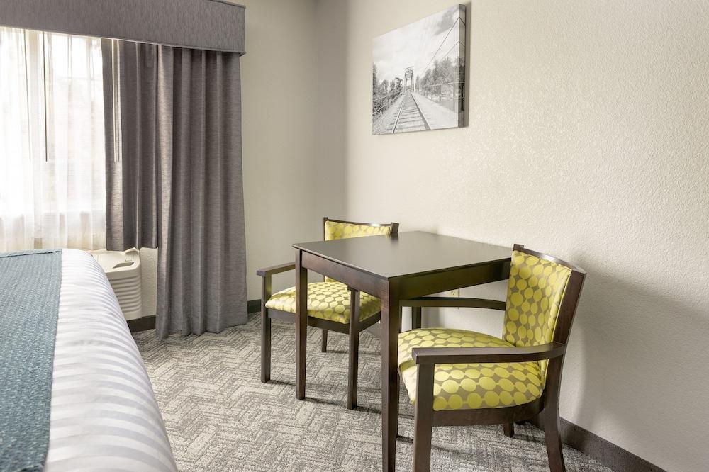 Comfort Inn & Suites Tualatin - Lake Oswego South Exterior photo